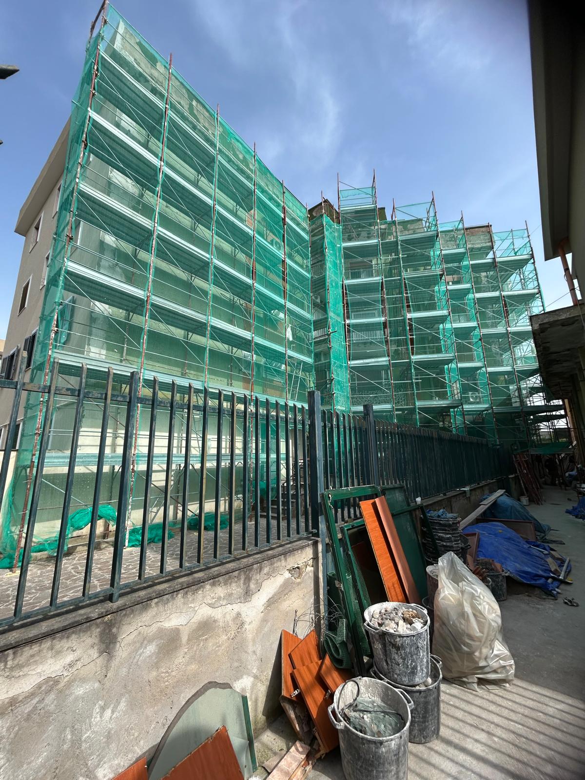 Cantiere con Rete Protettiva Verde